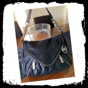 🌷OFFERS?🌷 Michael Kors Leather Zipper Satchel